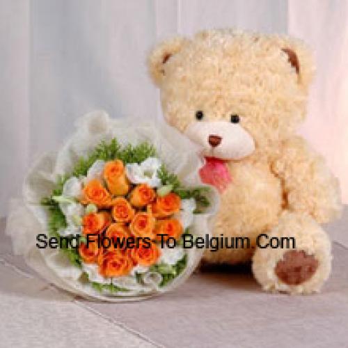 11 Orangenrosen mit niedlichem Teddybär